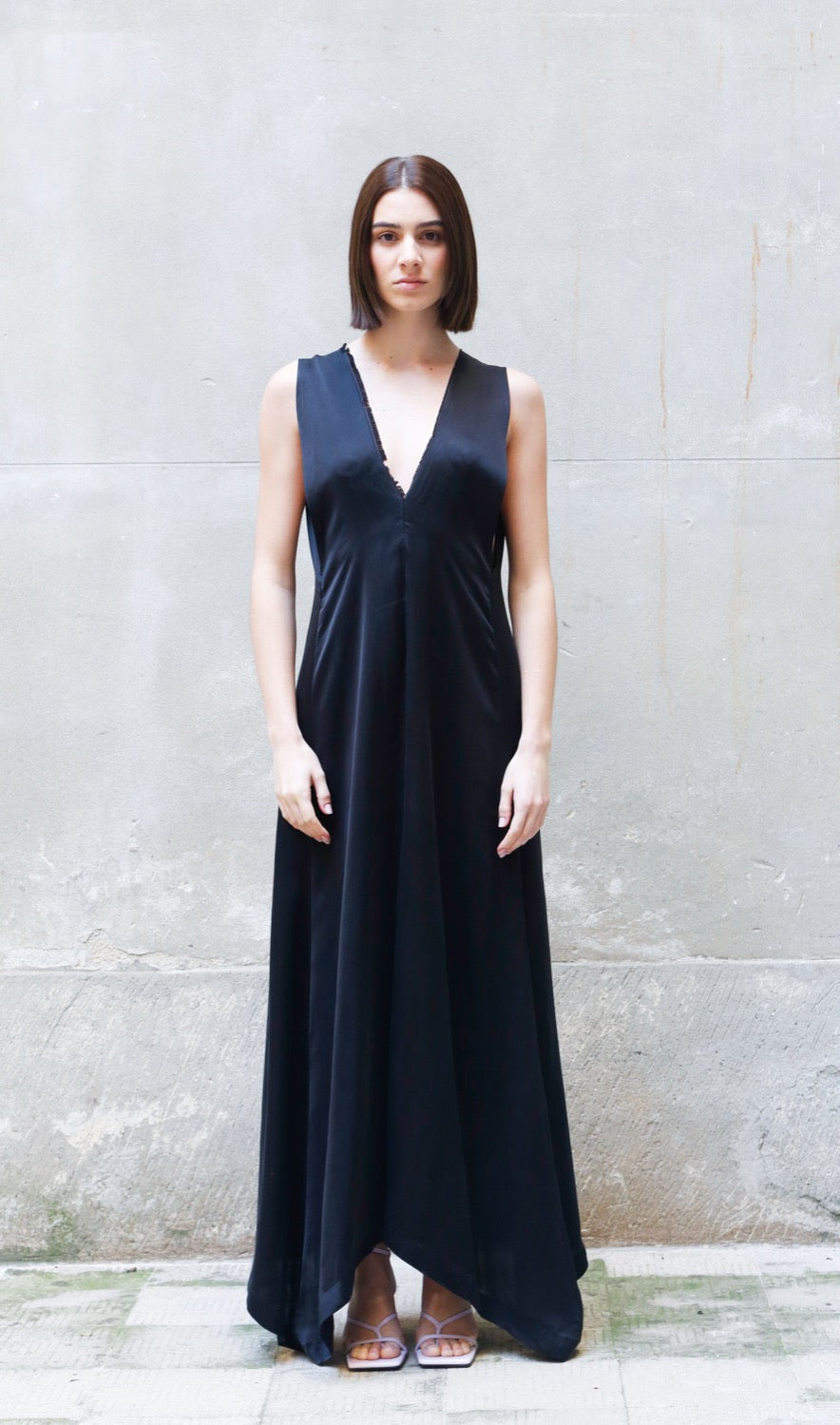Ärmelloses Bemberg-Maxikleid | 2-in-1 Trägerkleid | Grau & Schwarz | Zero-Waste | ZEROBARRACENTO