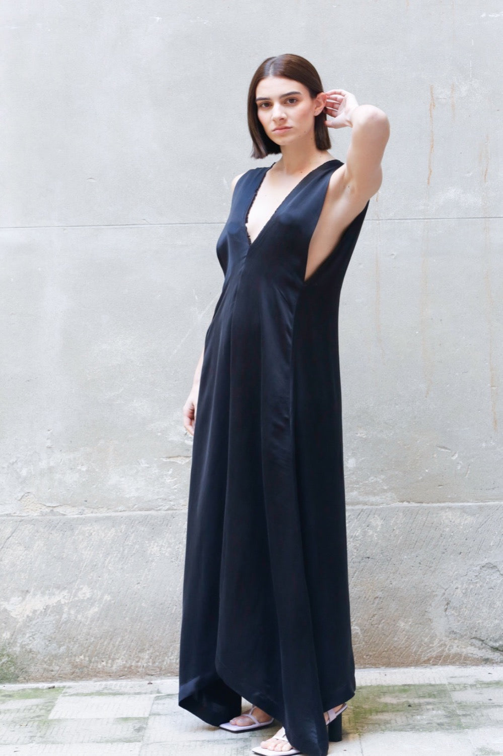 Ärmelloses Bemberg-Maxikleid | 2-in-1 Trägerkleid | Grau & Schwarz | Zero-Waste | ZEROBARRACENTO