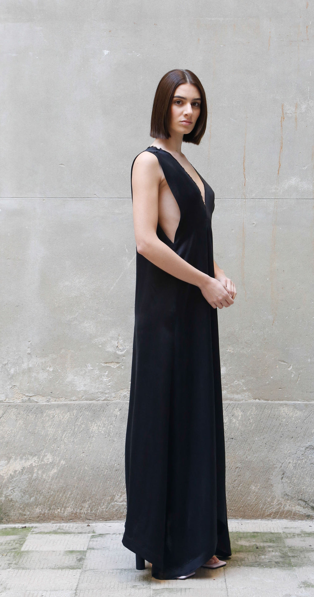 Ärmelloses Bemberg-Maxikleid | 2-in-1 Trägerkleid | Grau & Schwarz | Zero-Waste | ZEROBARRACENTO