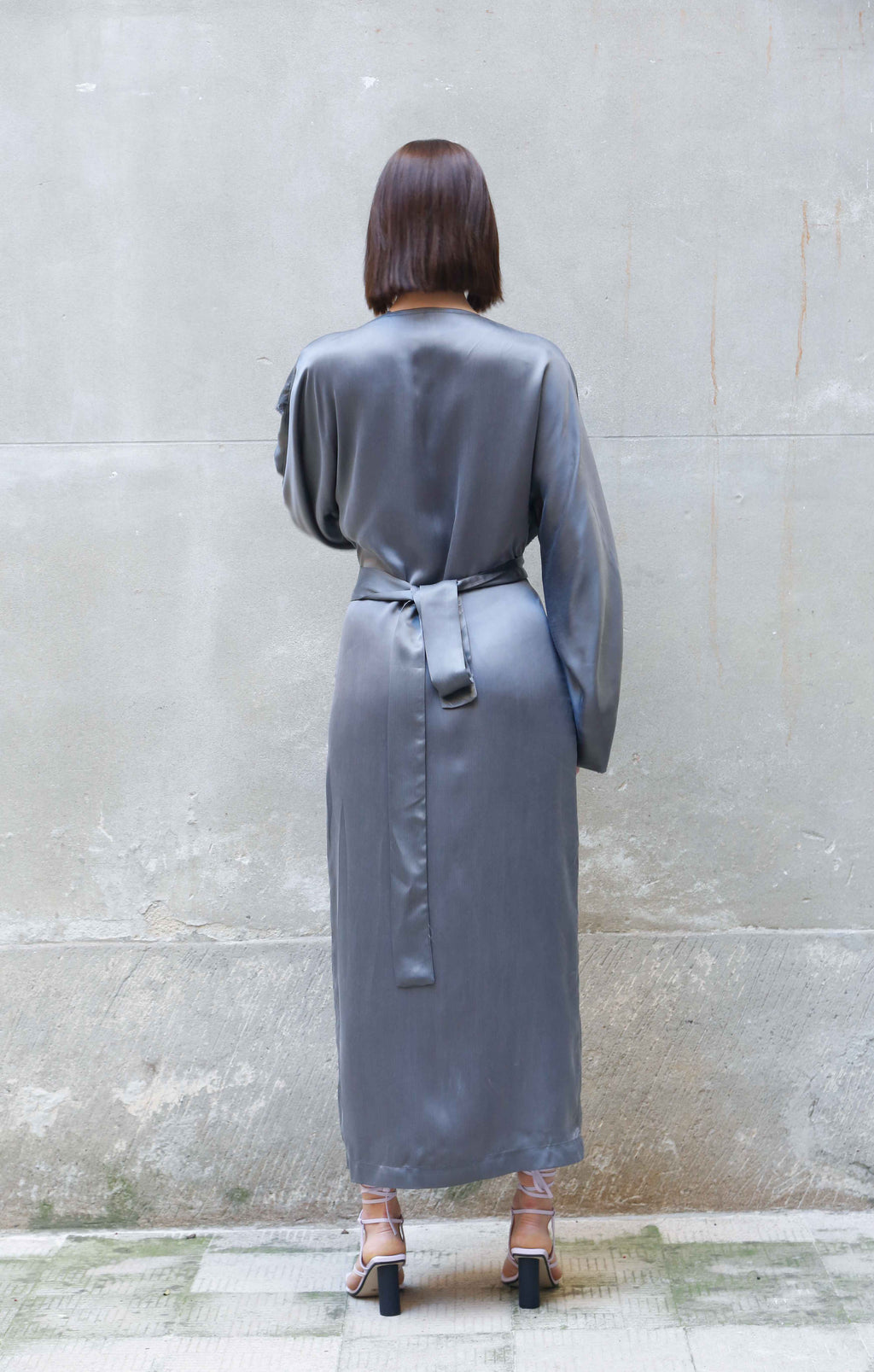 Bemberg Kimono-Wickelkleid | Weite Ärmel | Grau & Schwarz | Zero-Waste | ZEROBARRACENTO