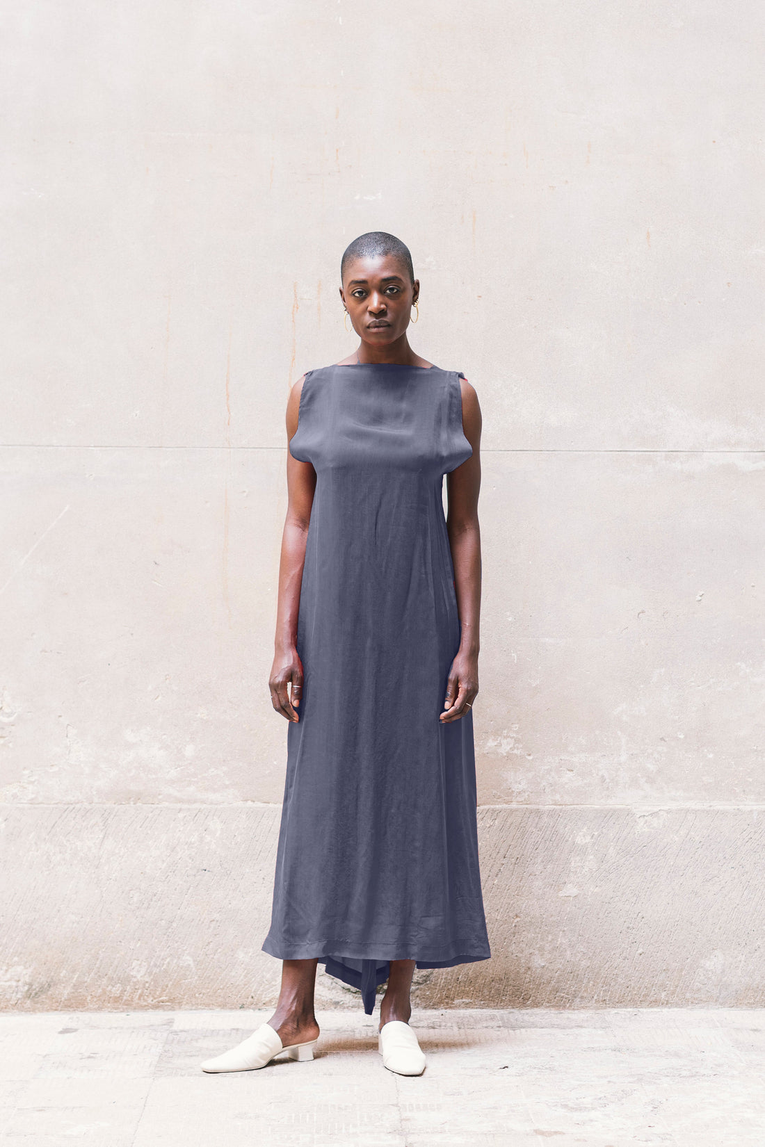 Ärmelloses Bemberg-Maxikleid | 2-in-1 Trägerkleid | Grau &amp; Schwarz | Zero-Waste | ZEROBARRACENTO