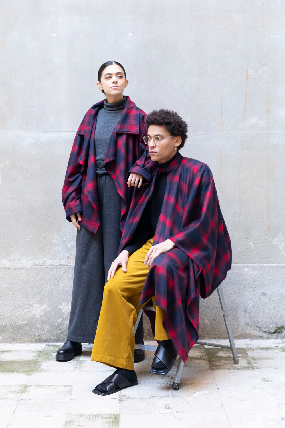 Kurzer Trenchcoat aus recycelter Wolle | Gingham | Zero-Waste | ZEROBARRACENTO