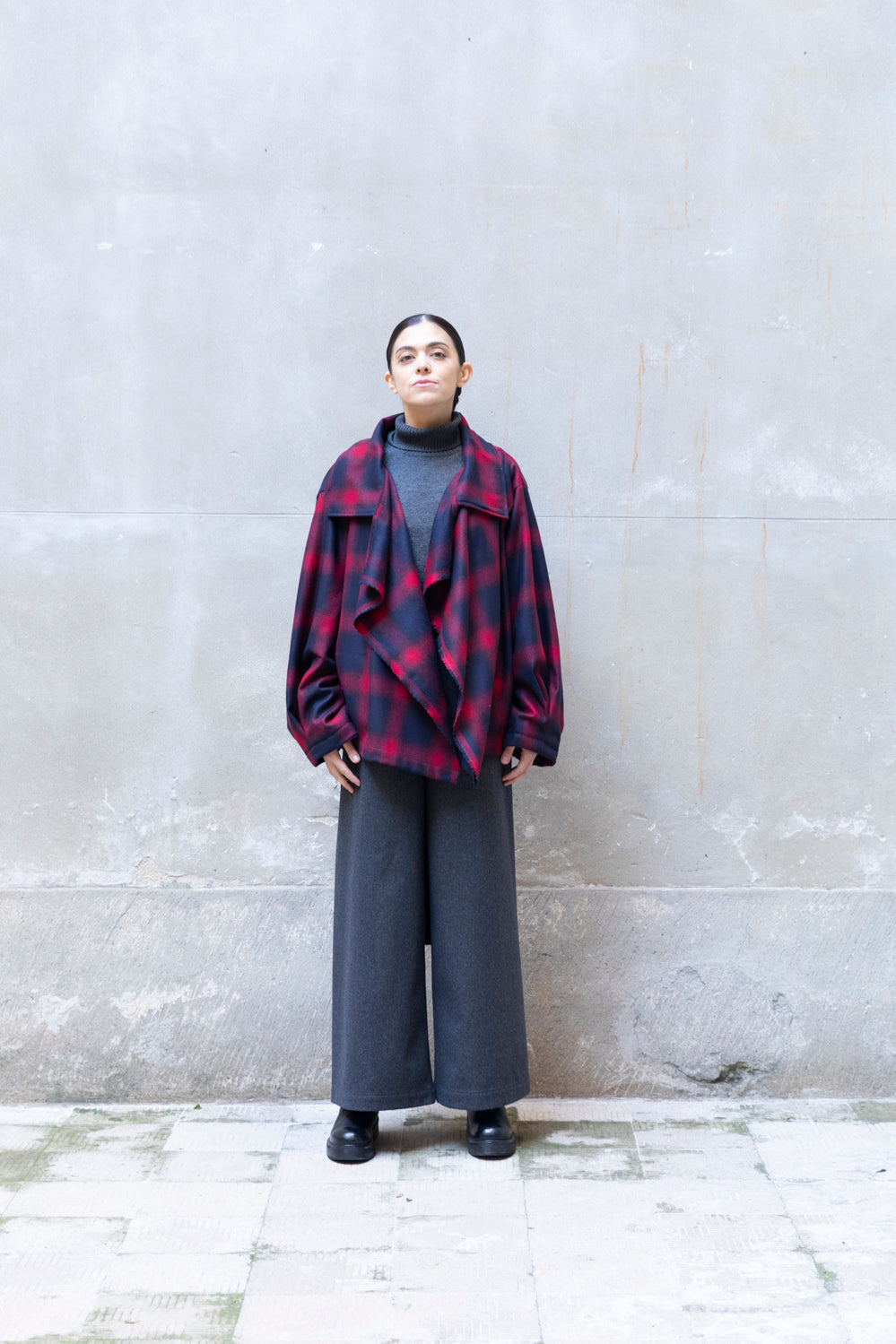 Kurzer Trenchcoat aus recycelter Wolle | Gingham | Zero-Waste | ZEROBARRACENTO