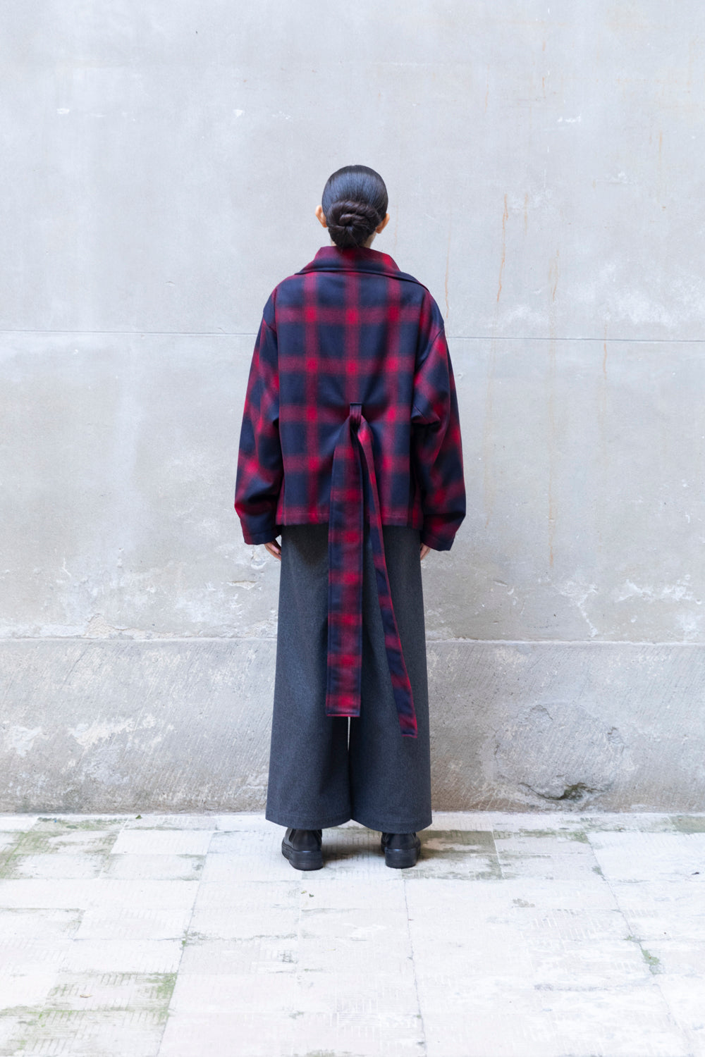 Kurzer Trenchcoat aus recycelter Wolle | Gingham | Zero-Waste | ZEROBARRACENTO
