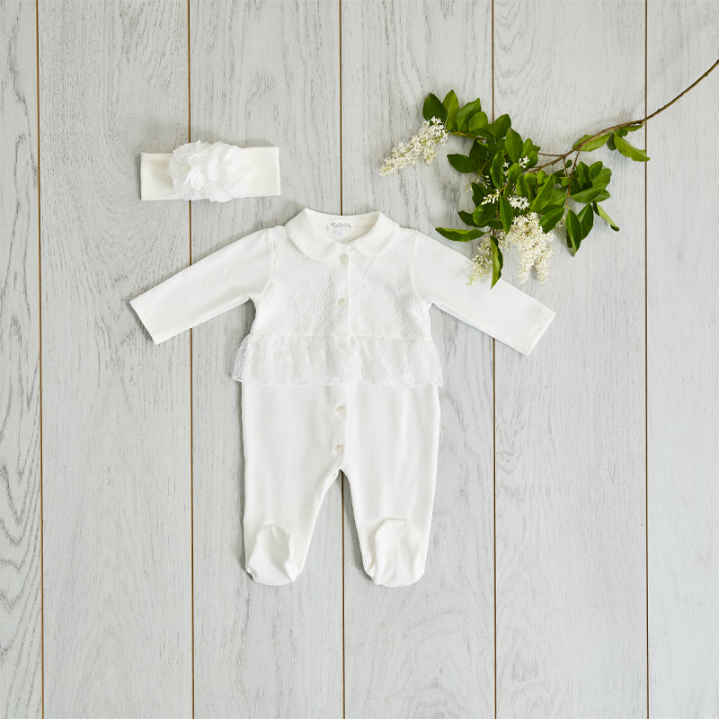 Baby Strampler Off-White mit Spitzen-Lätzchen | NANAN – Romantisch & Festlich