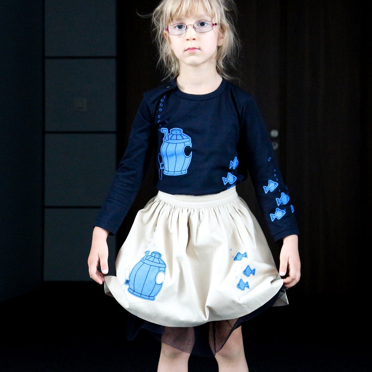 Infantium Victoria schwarzes Kinder-Langarmshirt mit U-Boot-Applikation