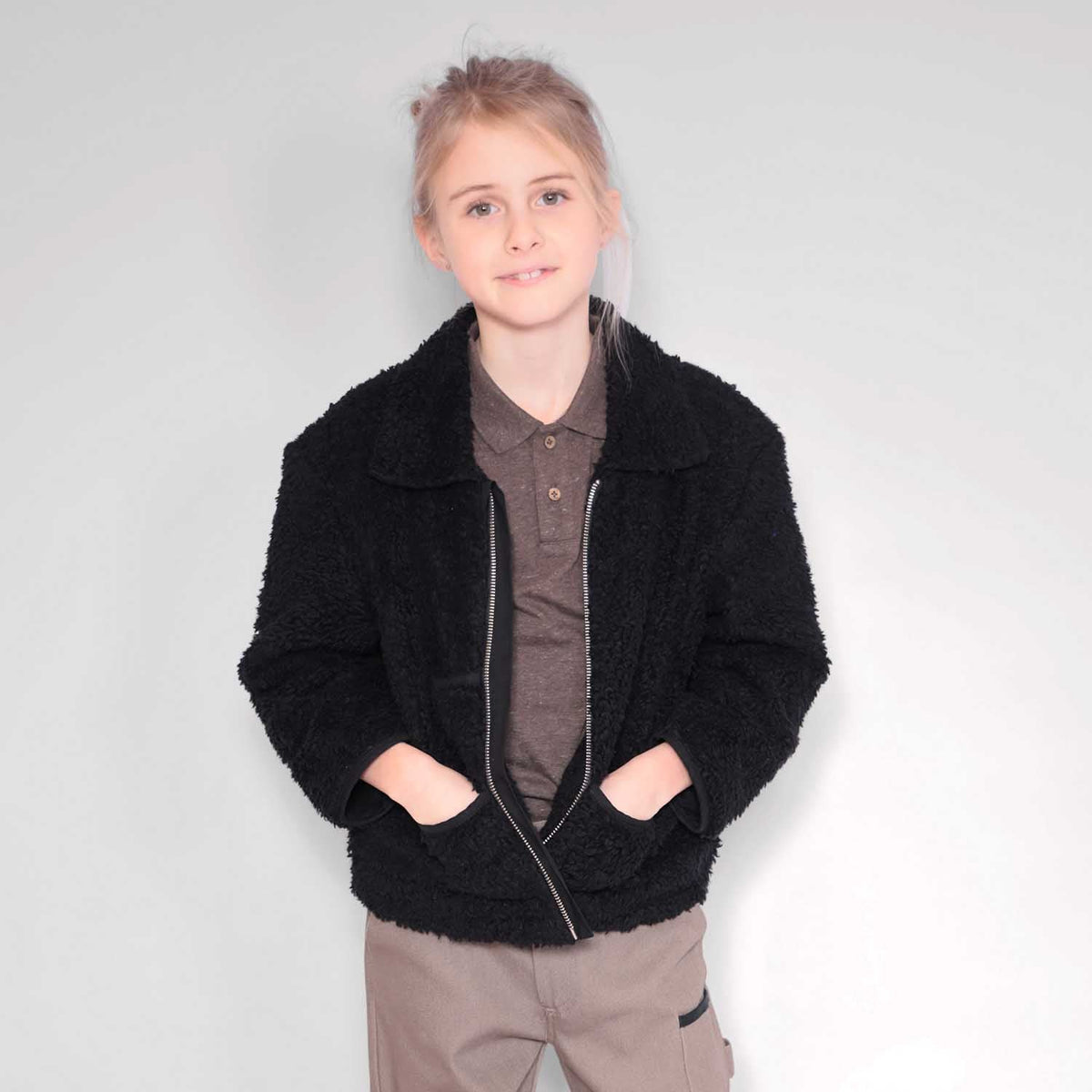 Infantium Victoria schwarze Kinder-Teddyjacke aus Bio-Baumwolle