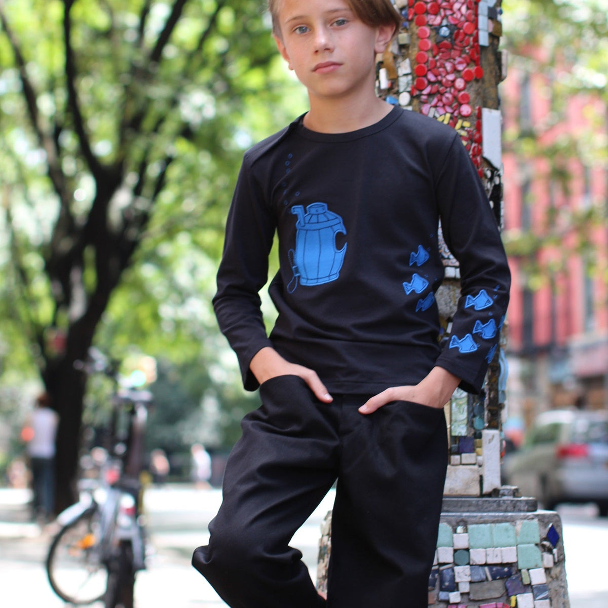 Infantium Victoria schwarzes Kinder-Langarmshirt mit U-Boot-Applikation