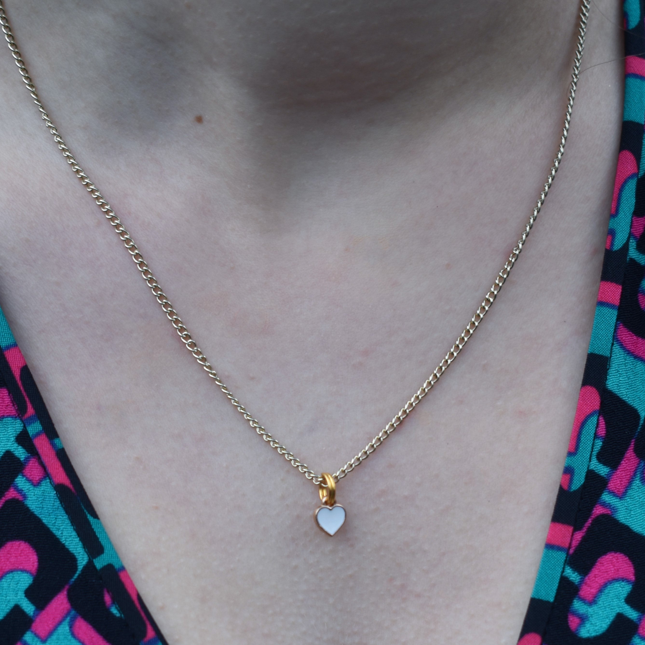 Weißes Herz Emaille-Halskette – Minimalistisch & Vergoldet | Ifemi Jewels