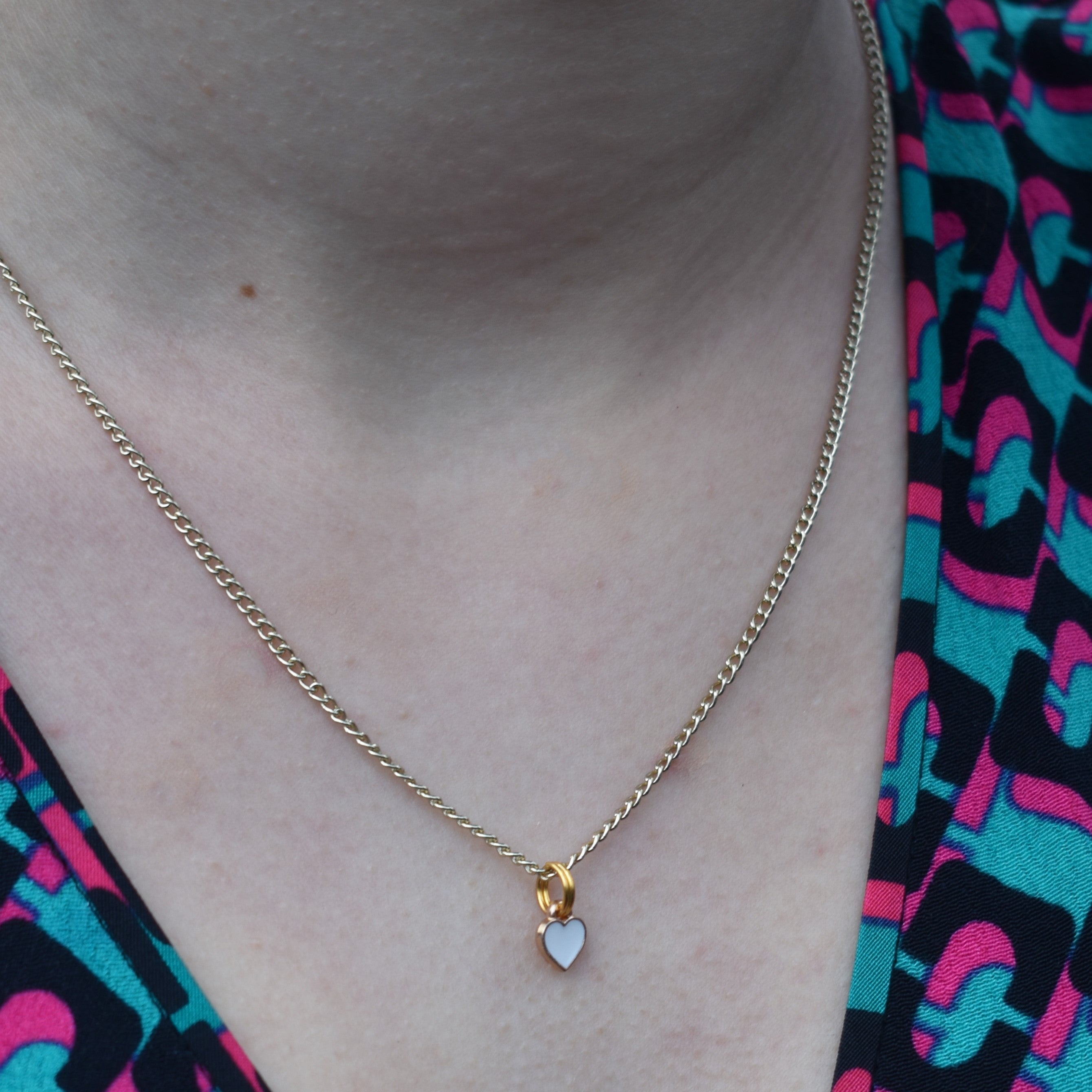 Weißes Herz Emaille-Halskette – Minimalistisch & Vergoldet | Ifemi Jewels