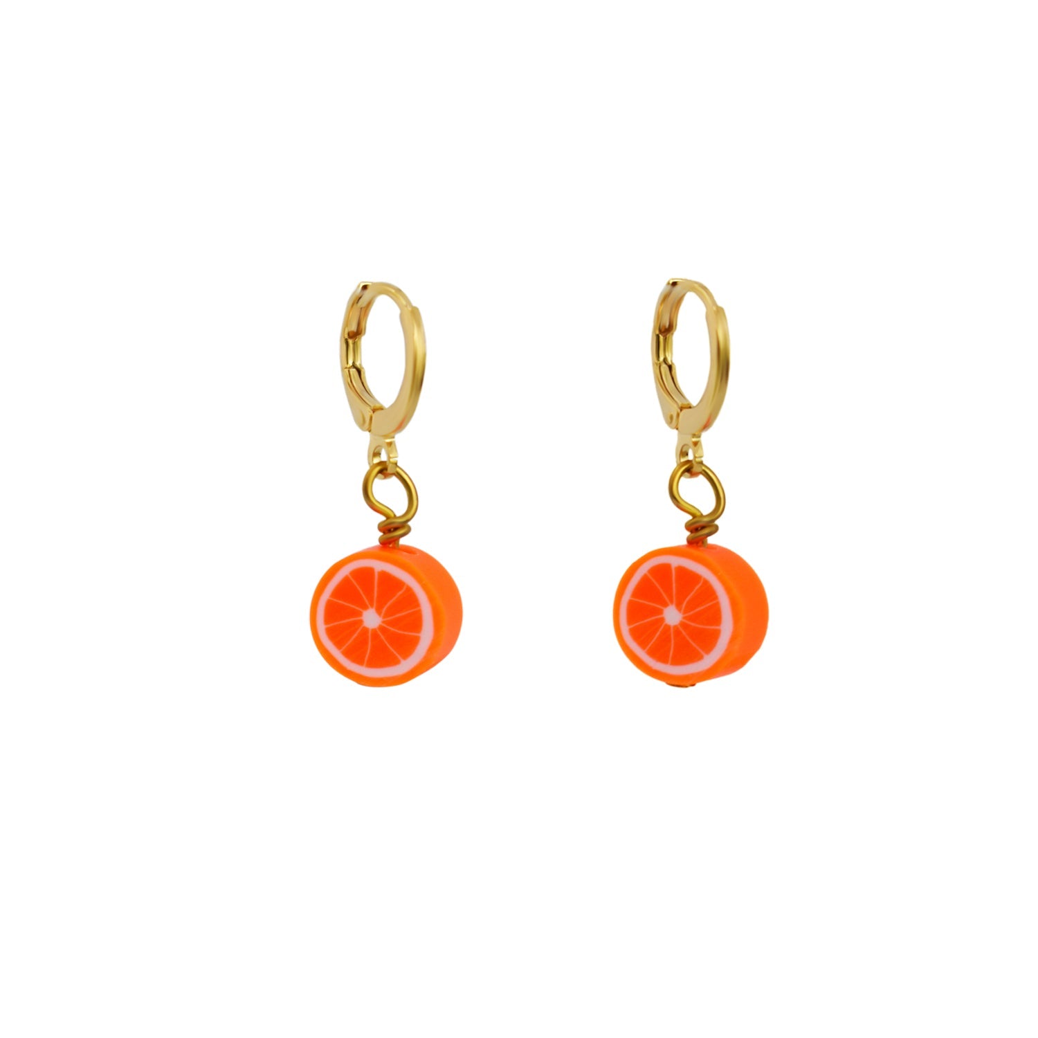 Orange Huggie Ohrringe – Fimo-Fruchtperlen auf vergoldetem Messing | Ifemi Jewels
