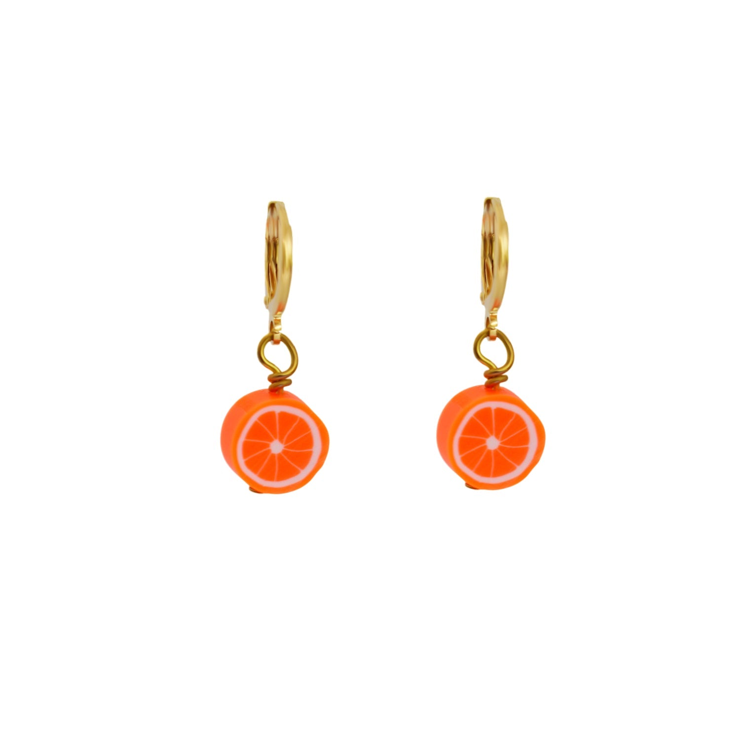 Orange Huggie Ohrringe – Fimo-Fruchtperlen auf vergoldetem Messing | Ifemi Jewels