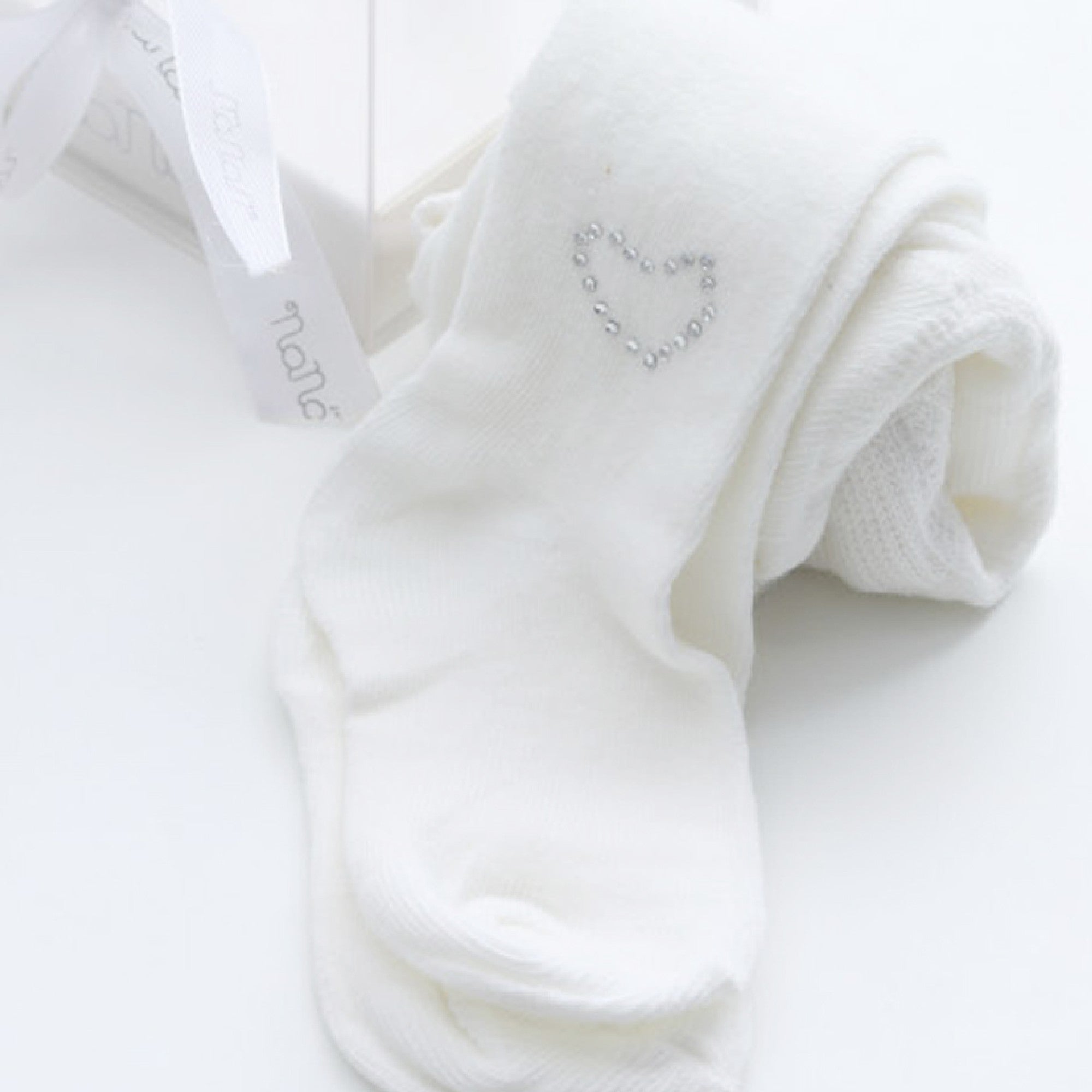 Baby Mädchen Söckchen Creme mit Strass-Herz | NANAN – Weiches Baumwoll-Qualität
