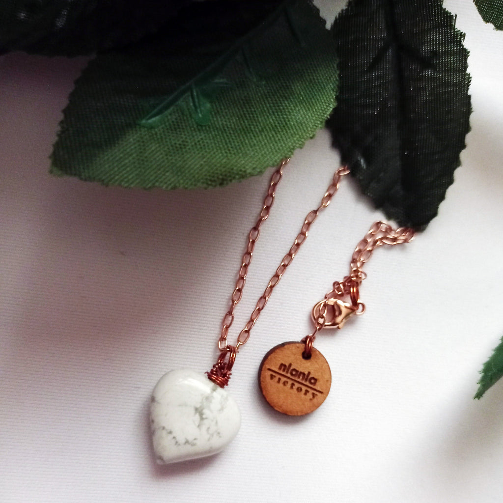 amá amá – Weißer Howlith Rosegold-Halskette | nlanlaVictory BLOOM Collection