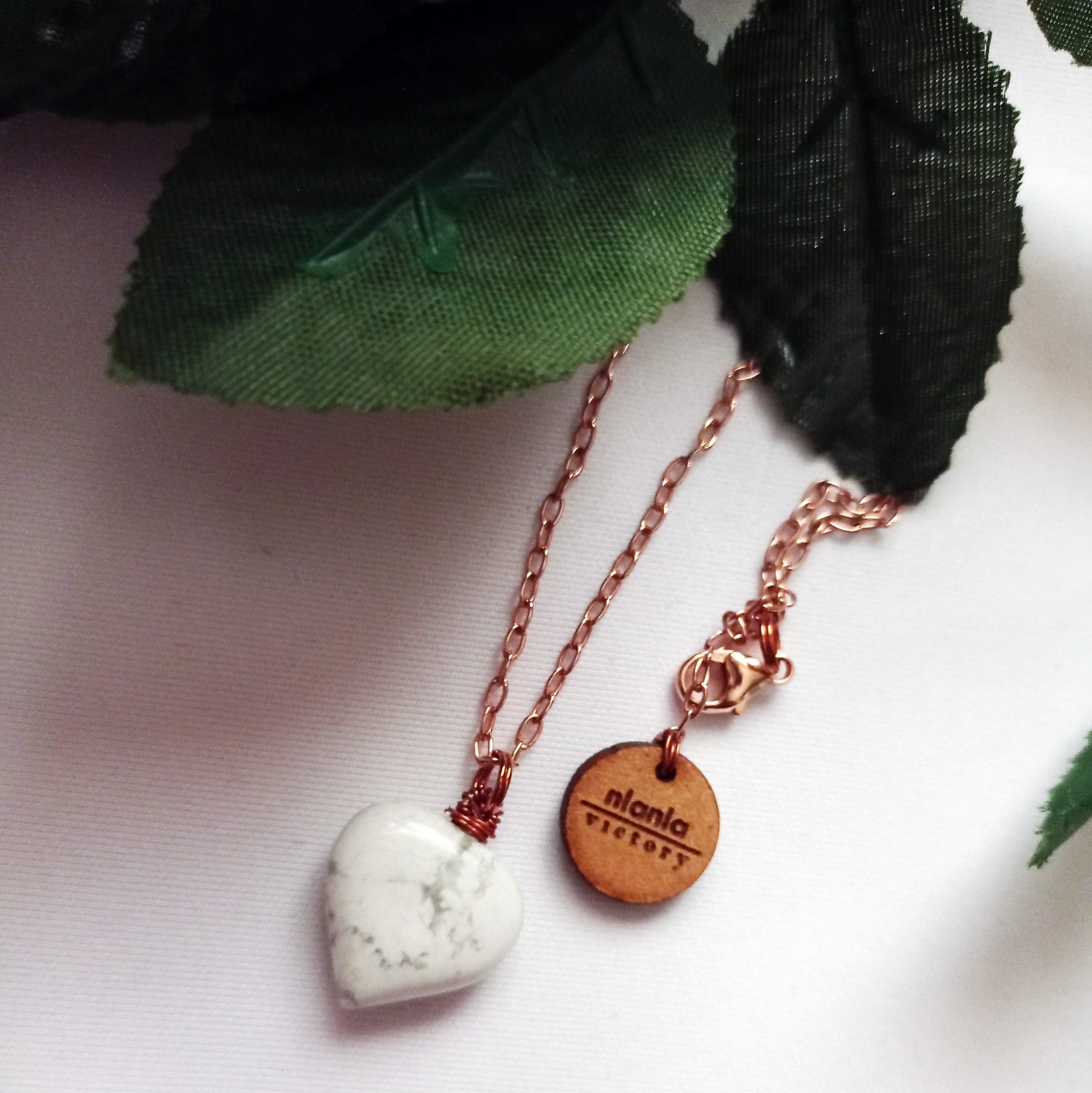 amá amá – Weißer Howlith Rosegold-Halskette | nlanlaVictory BLOOM Collection