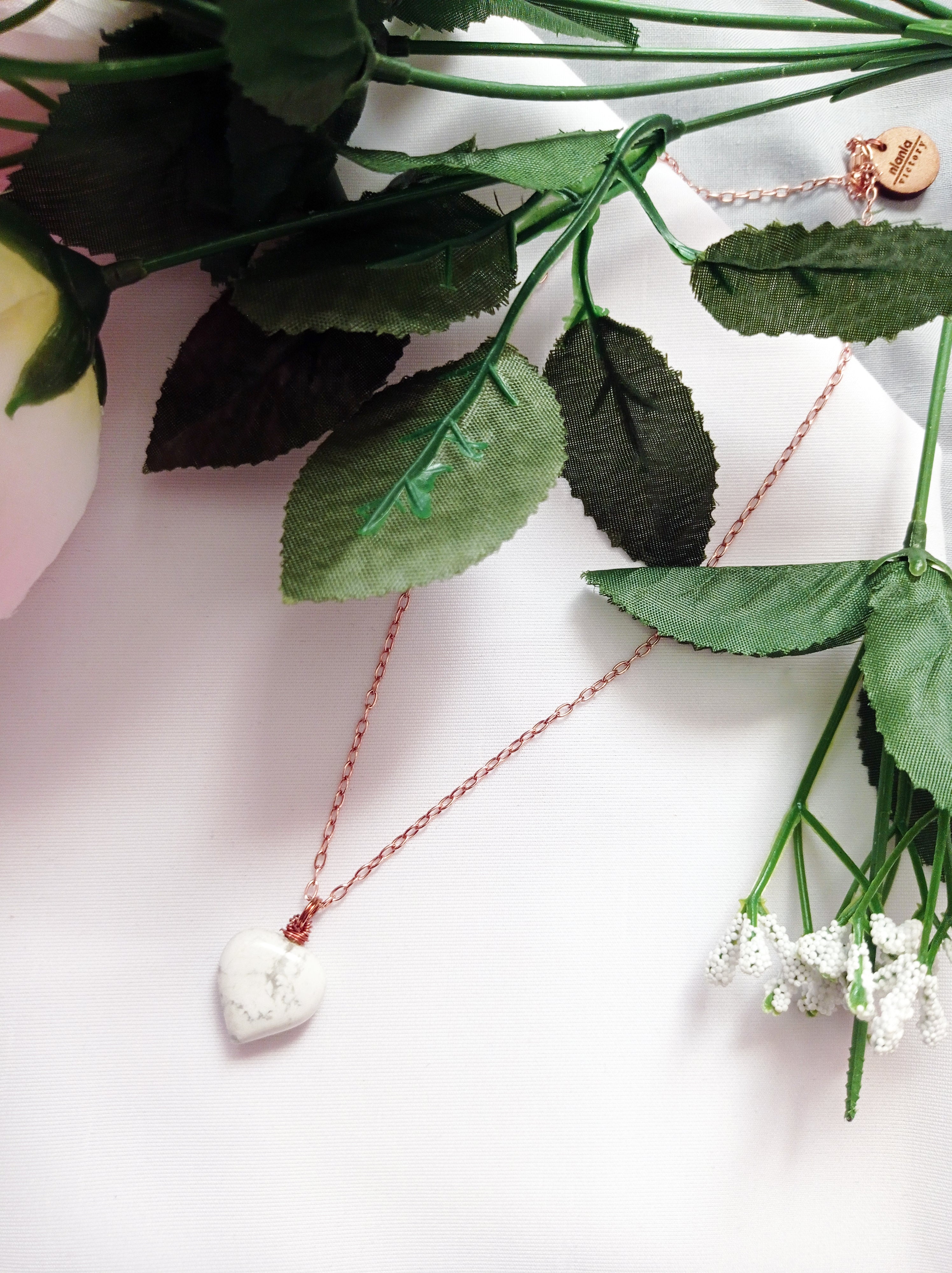 amá amá – Weißer Howlith Rosegold-Halskette | nlanlaVictory BLOOM Collection