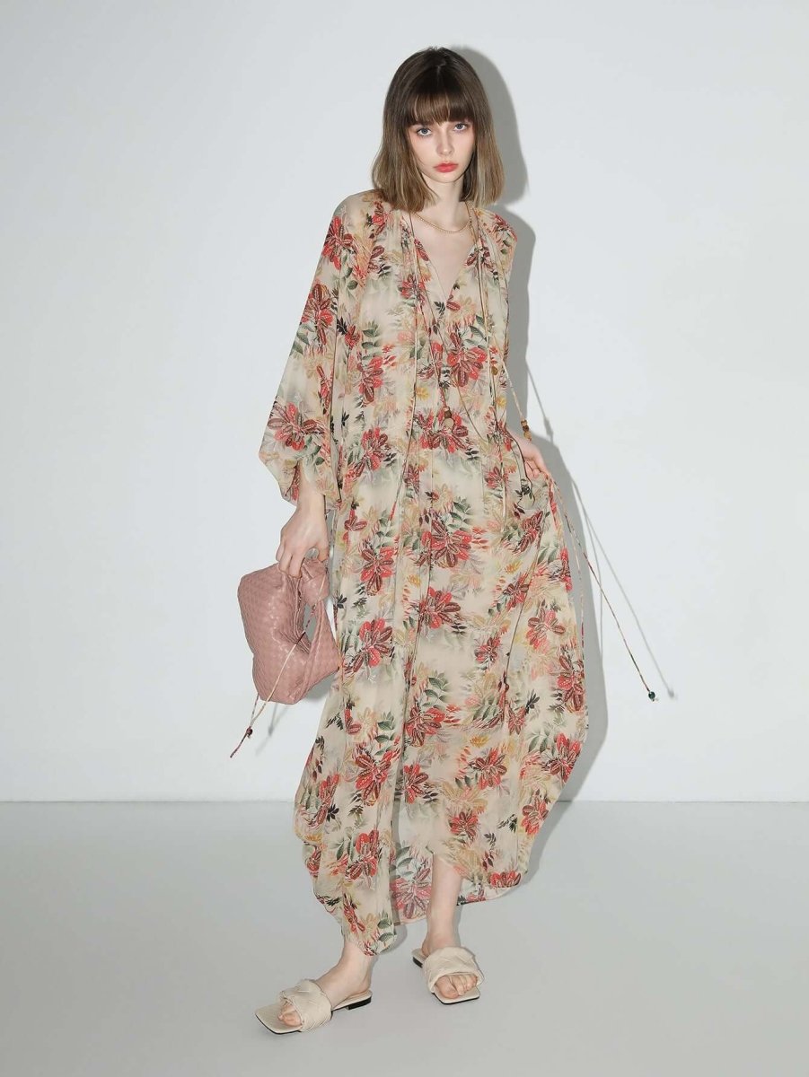Herbstblümtes Chiffon-Maxikleid