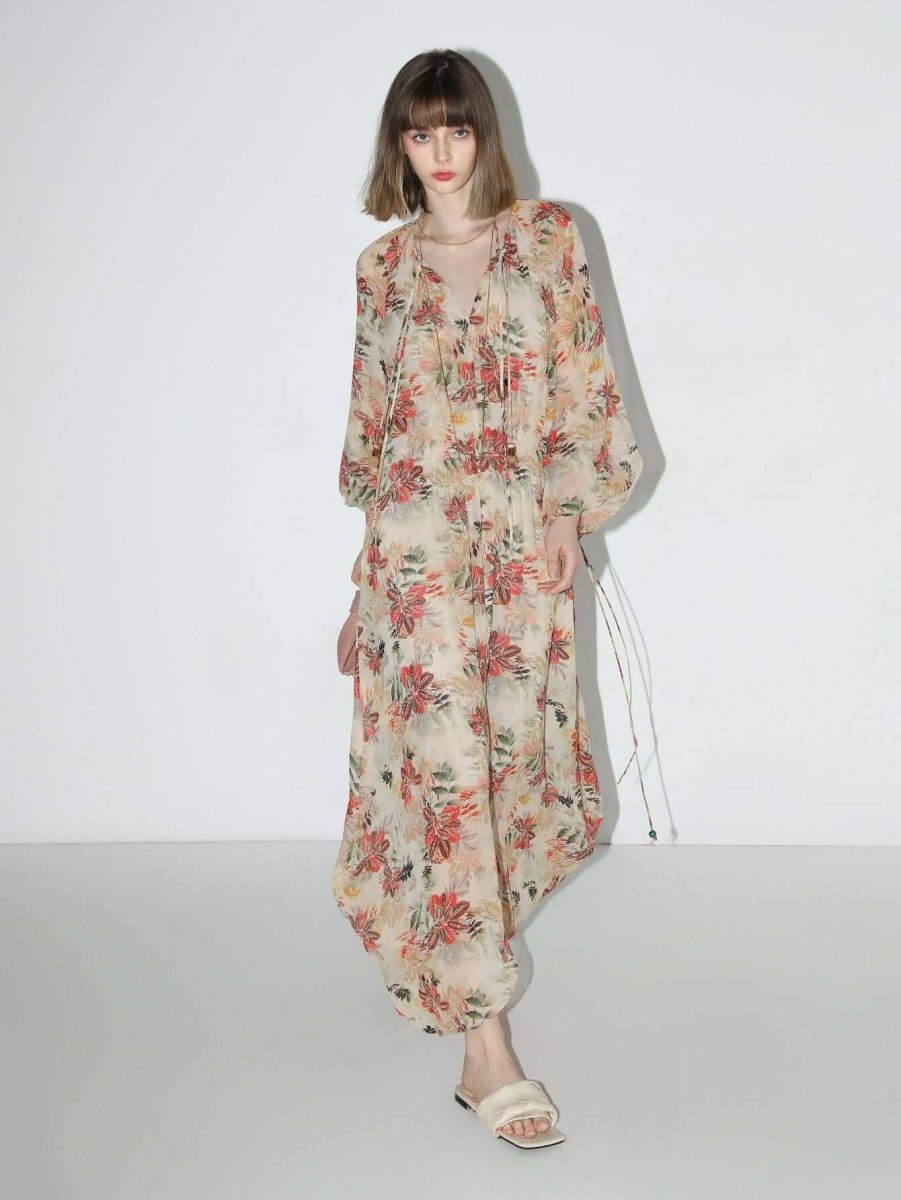 Herbstblümtes Chiffon-Maxikleid