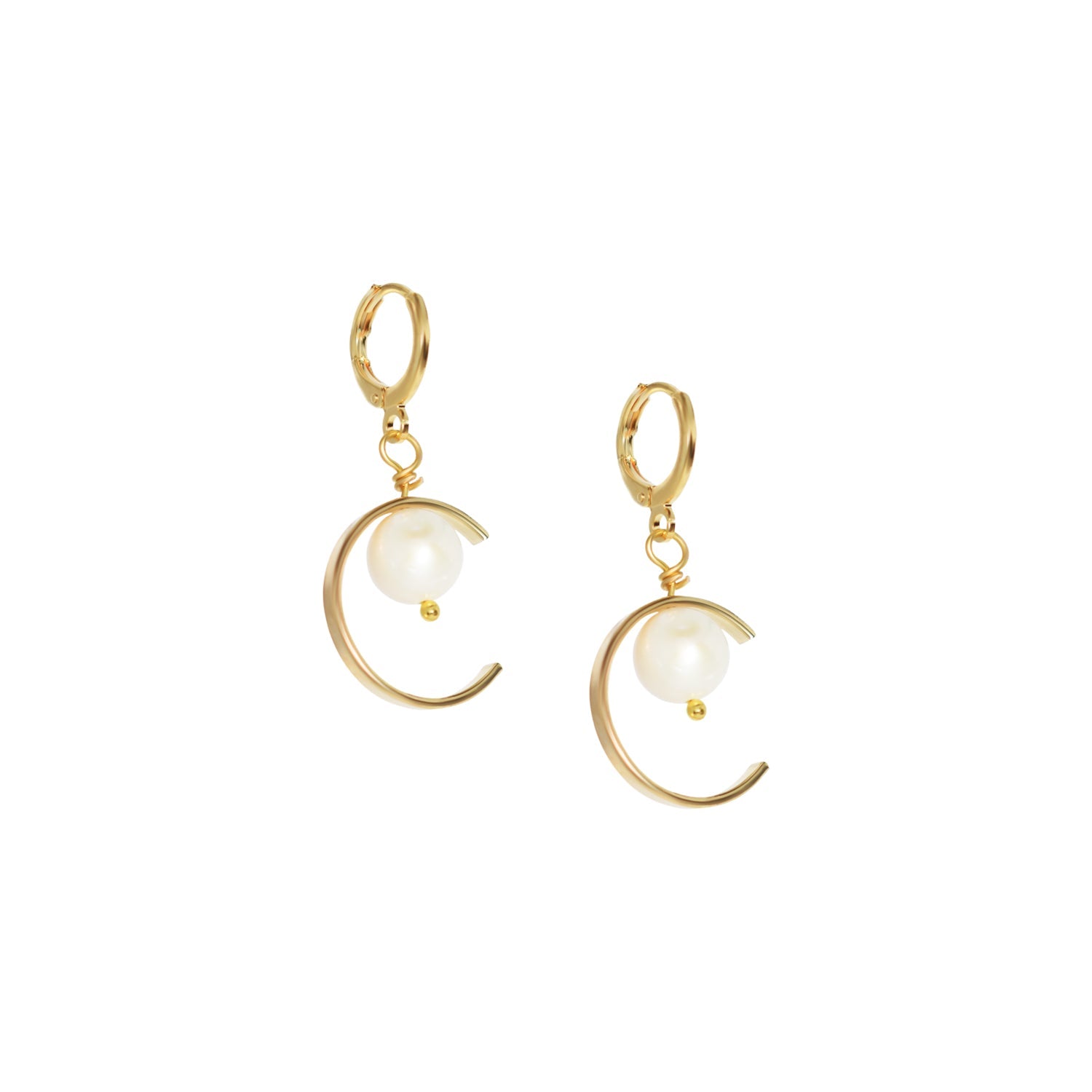 Minimalistische Kreis-Creolen mit Süßwasserperlen – Vergoldetes Messing | Ifemi Jewels