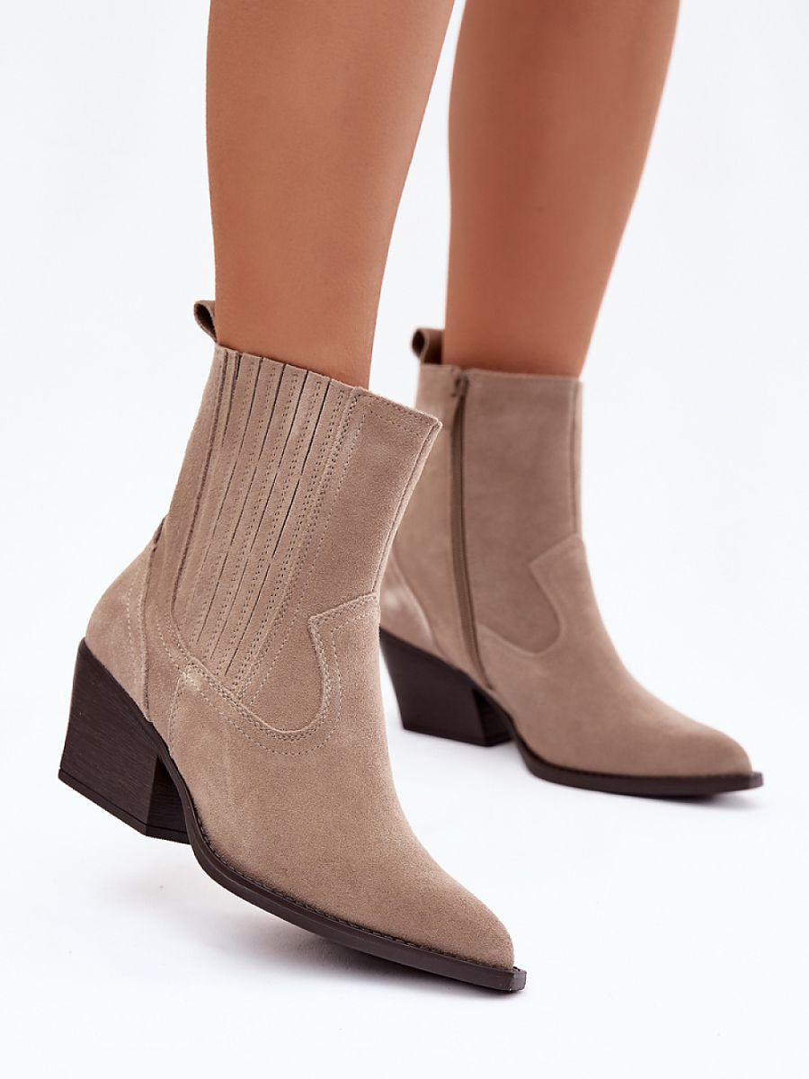 Cowgirl-Stiefel Modell 222487 Step in Style – Beige Damen-Stiefel aus Naturvelours mit Blockabsatz, Spitzkappe &amp; Reißverschluss