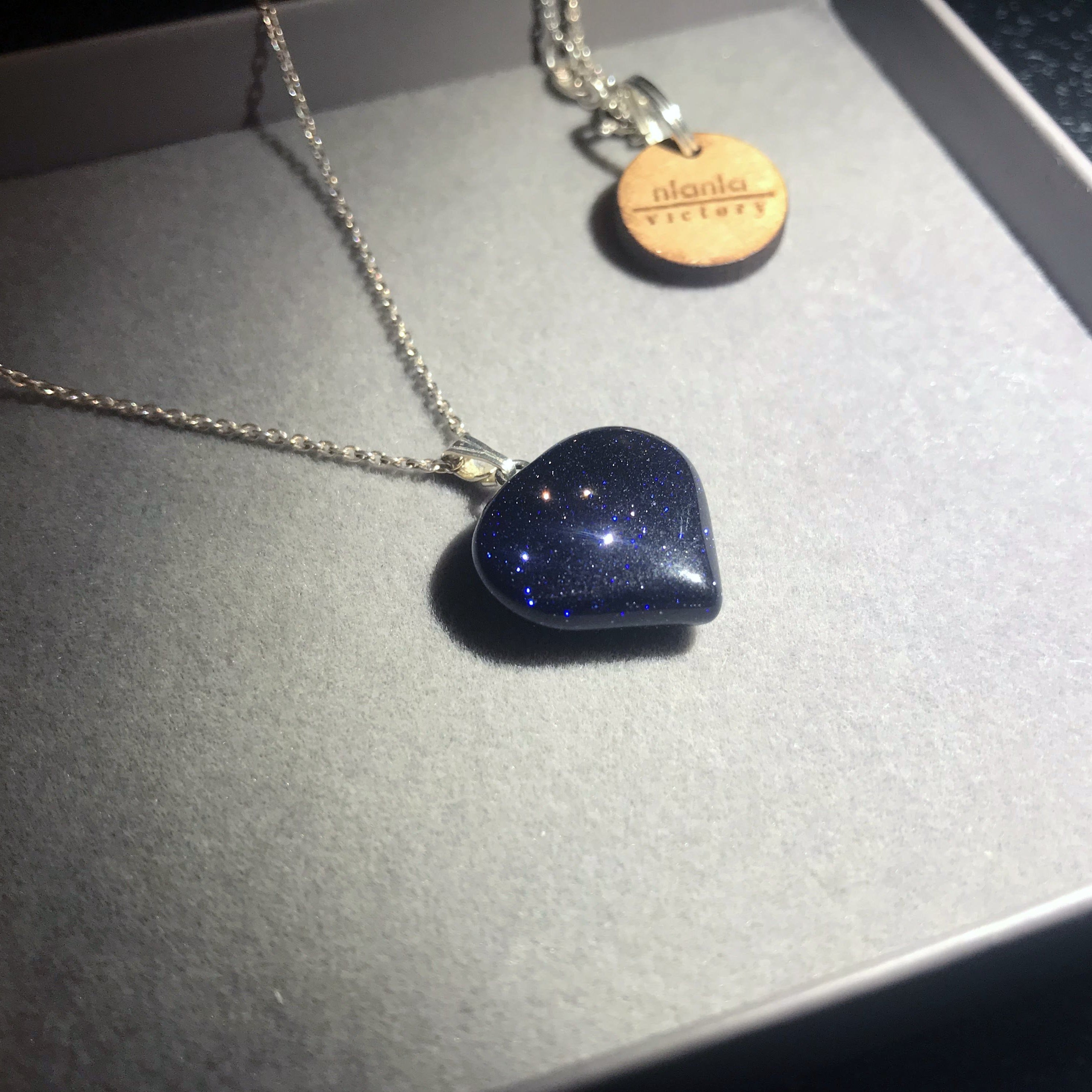 Blue Goldstone Herz-Halskette – 925 Sterlingsilber Anhänger | nlanlaVictory Oyé Collection
