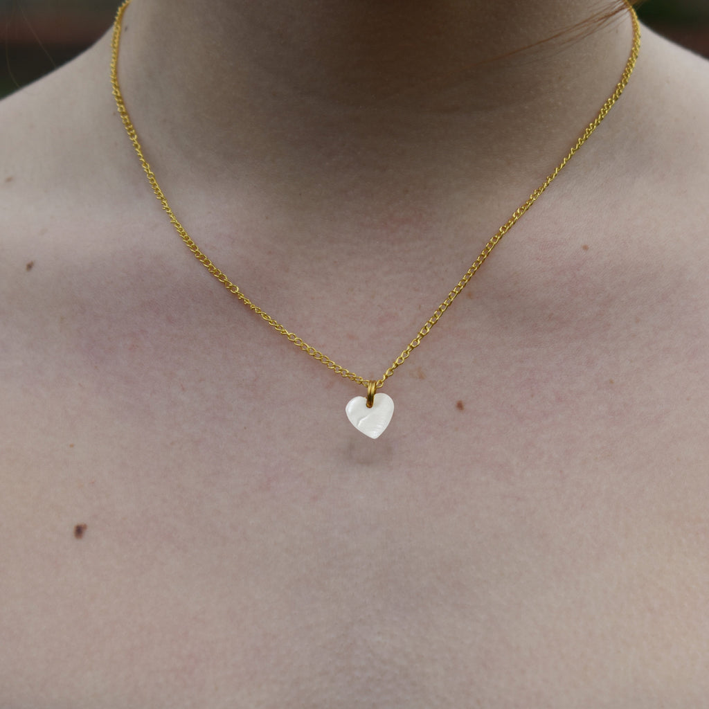Perlmutt-Herz Anhänger-Halskette – Minimalistisch & Vergoldet | Ifemi Jewels