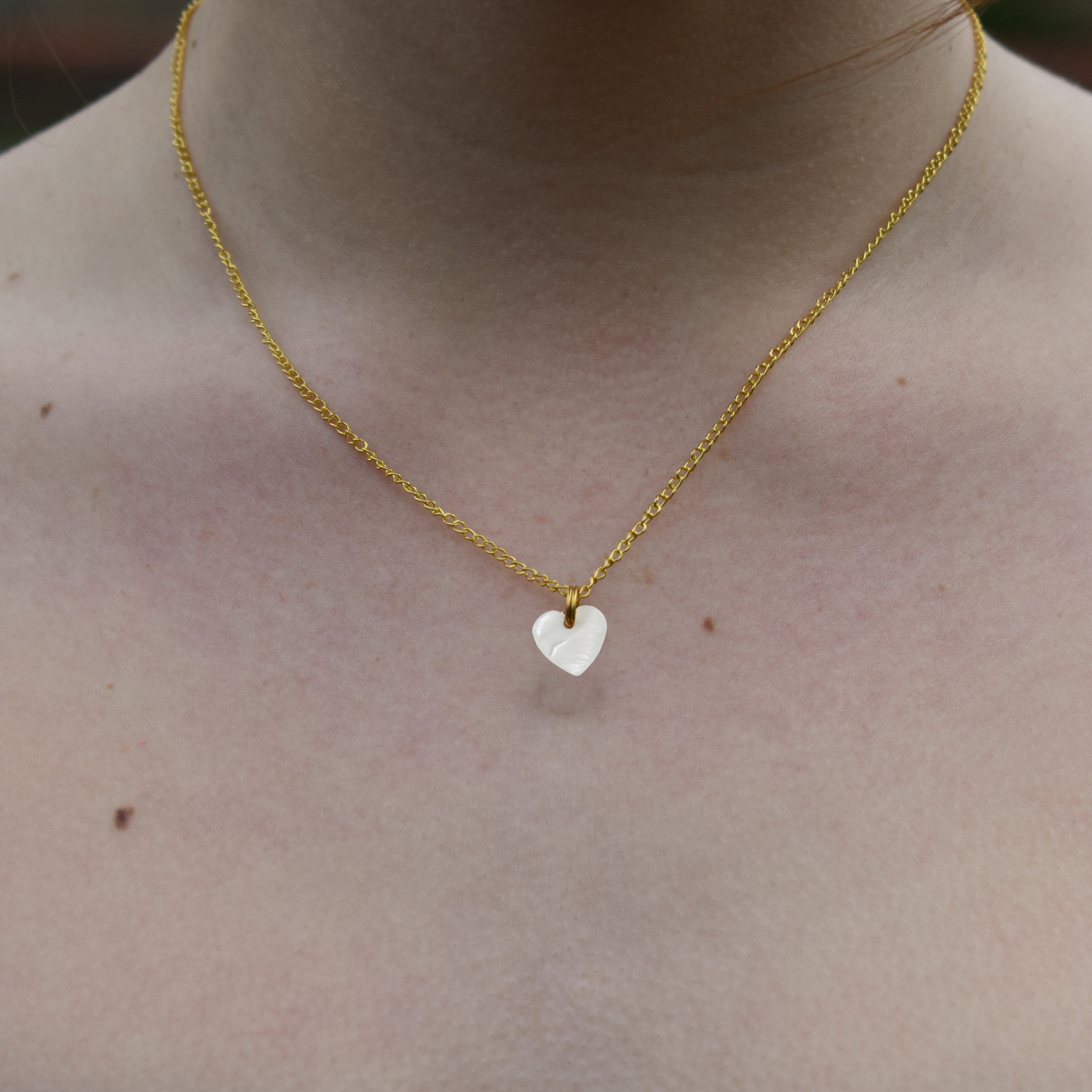 Perlmutt-Herz Anhänger-Halskette – Minimalistisch & Vergoldet | Ifemi Jewels