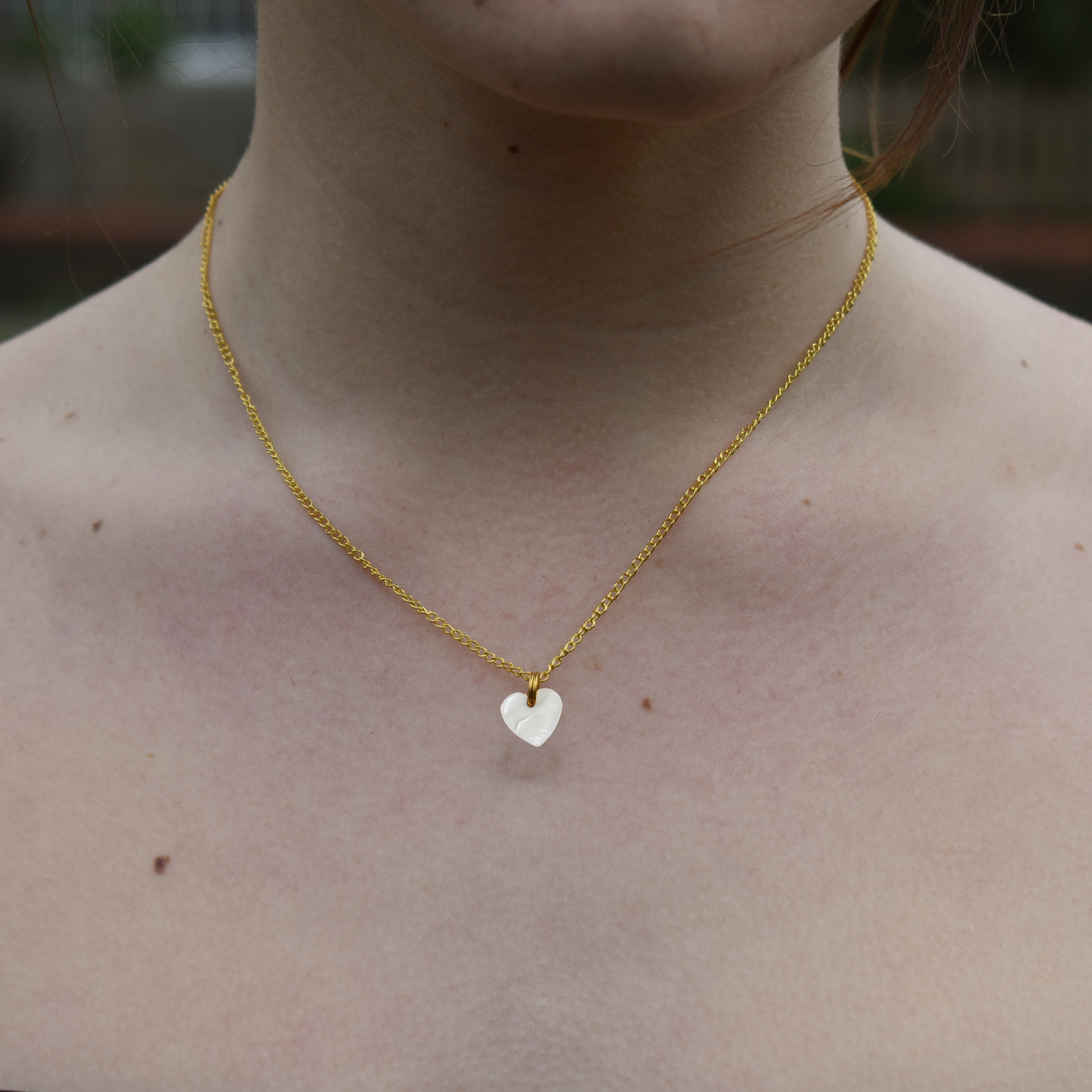 Perlmutt-Herz Anhänger-Halskette – Minimalistisch & Vergoldet | Ifemi Jewels