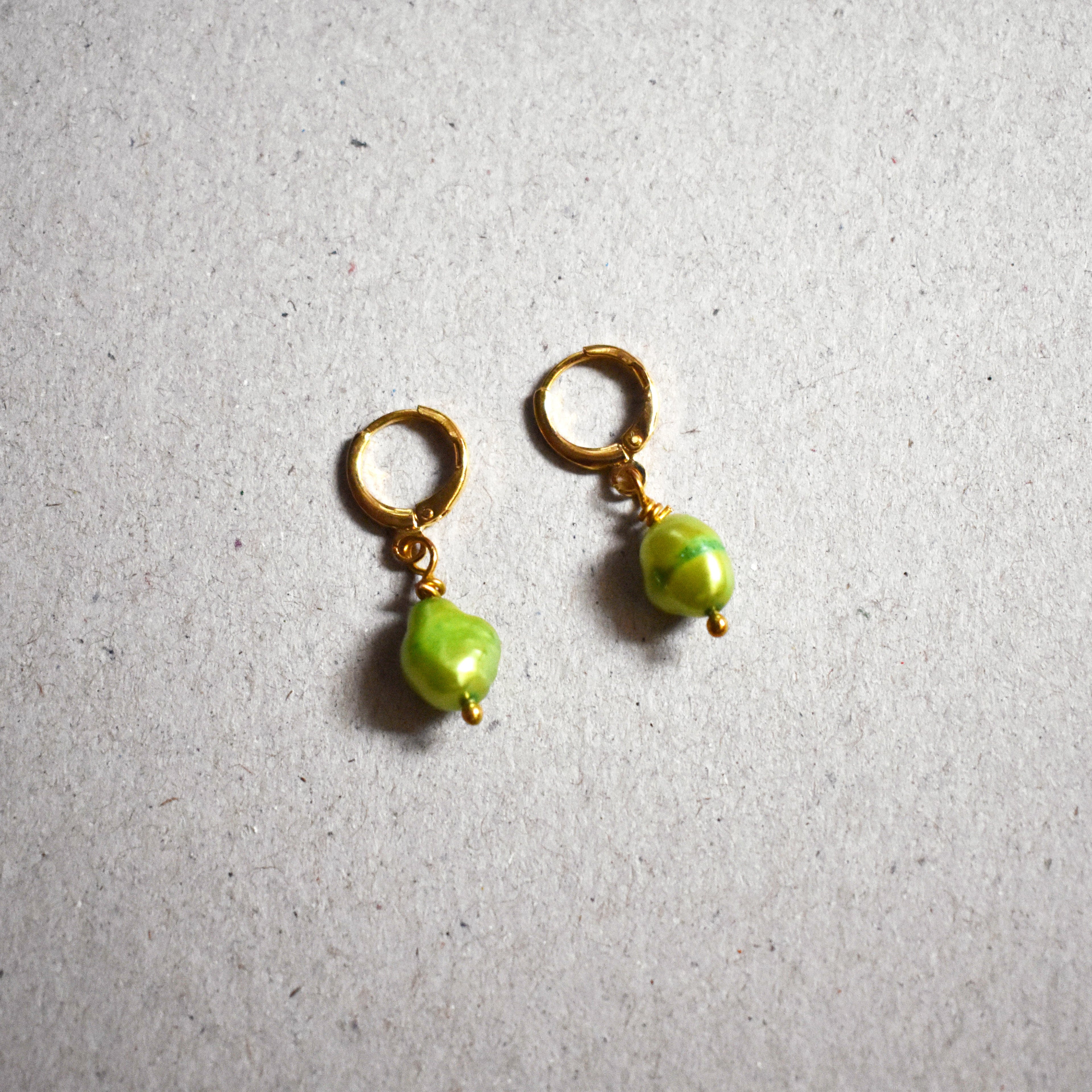 Grüne Süßwasserperlen Ohrringe – Minimalistisch & Farbenfroh | Ifemi Jewels