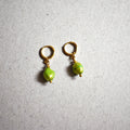 Grüne Süßwasserperlen Ohrringe – Minimalistisch & Farbenfroh | Ifemi Jewels
