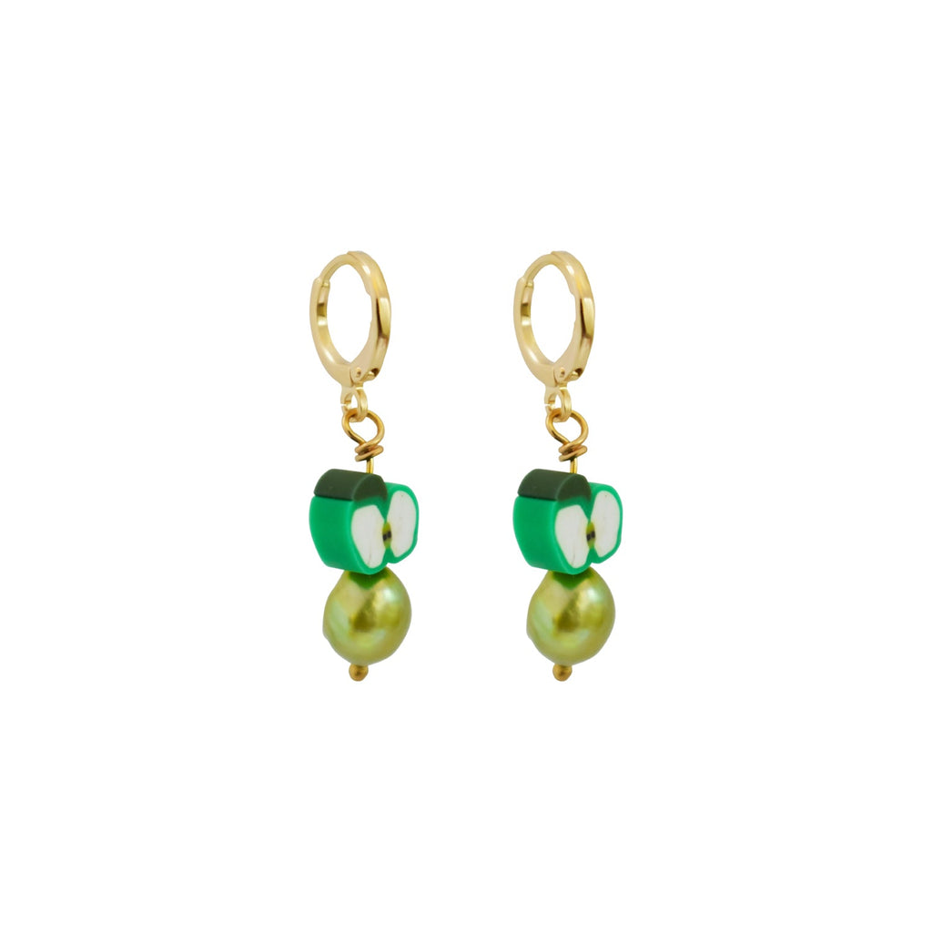 Grüner Apfel & Perlen Ohrringe – Fimo-Frucht & Süßwasserperlen | Ifemi Jewels