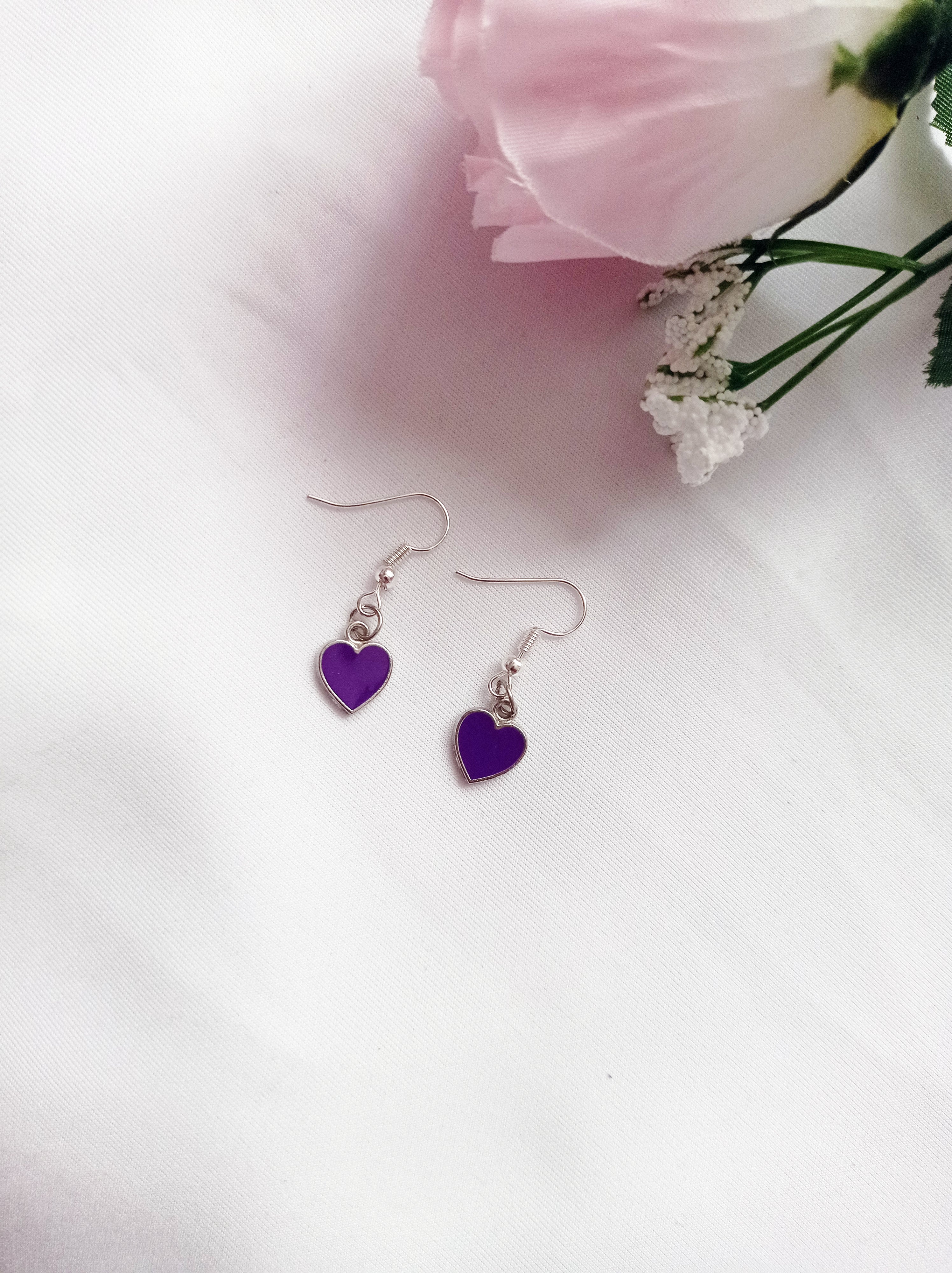 Lila Weisheits-Herz Ohrringe – Queen of Hearts Collection | lovedbynlanla