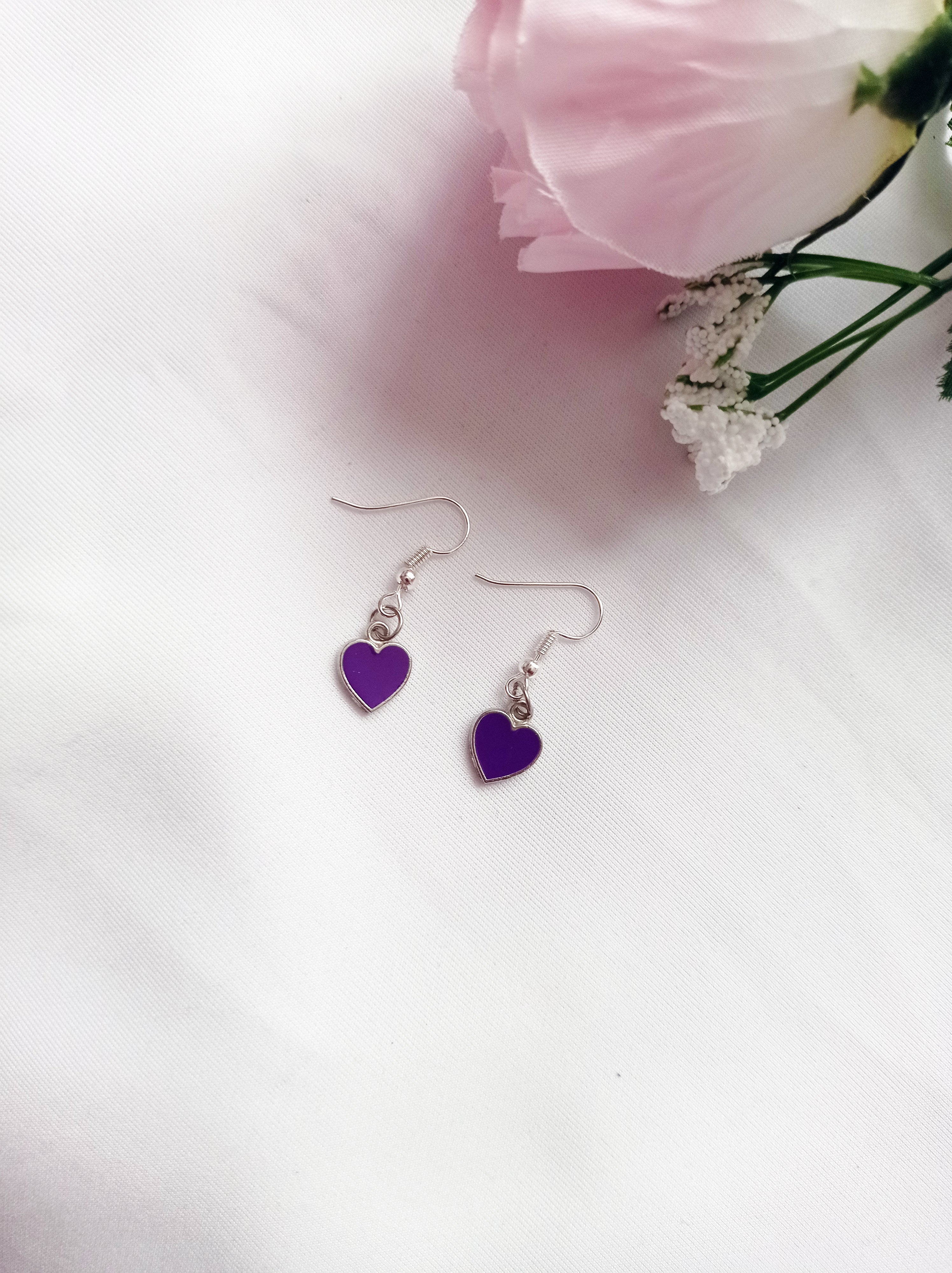 Lila Weisheits-Herz Ohrringe – Queen of Hearts Collection | lovedbynlanla