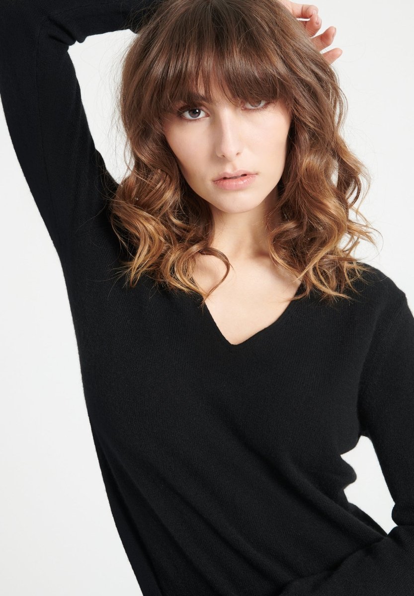Kaschmir-Kleid V-Ausschnitt | Schwarz | Gr. S–2XL | Studio Cashmere8 LILLY 10